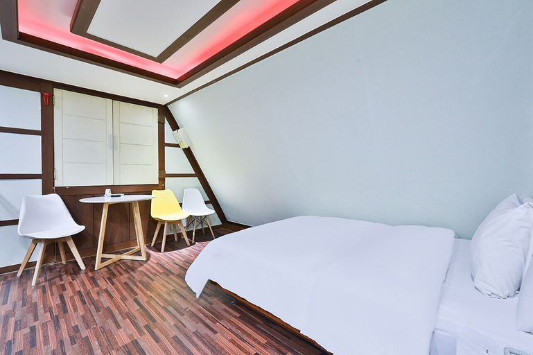 Bedroom 5, Picasso Motel, Jongno