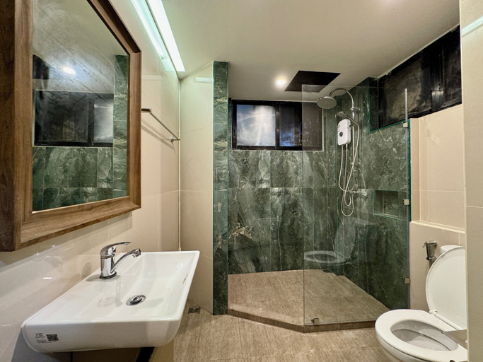 Bathroom 5, AVALAN, Ratchathewi