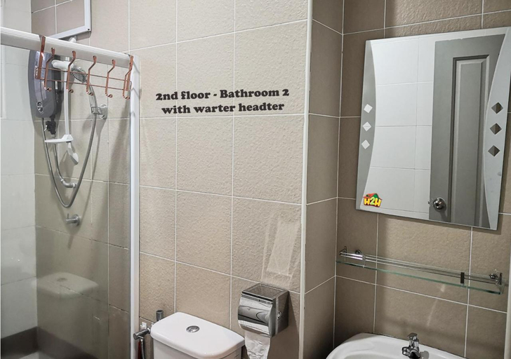 Bathroom 4, H2H - CY Botani Vacation House (15pax), Kinta