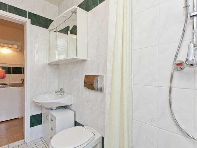 Bathroom 4, Spacious Stay Near Trails, Hildburghausen