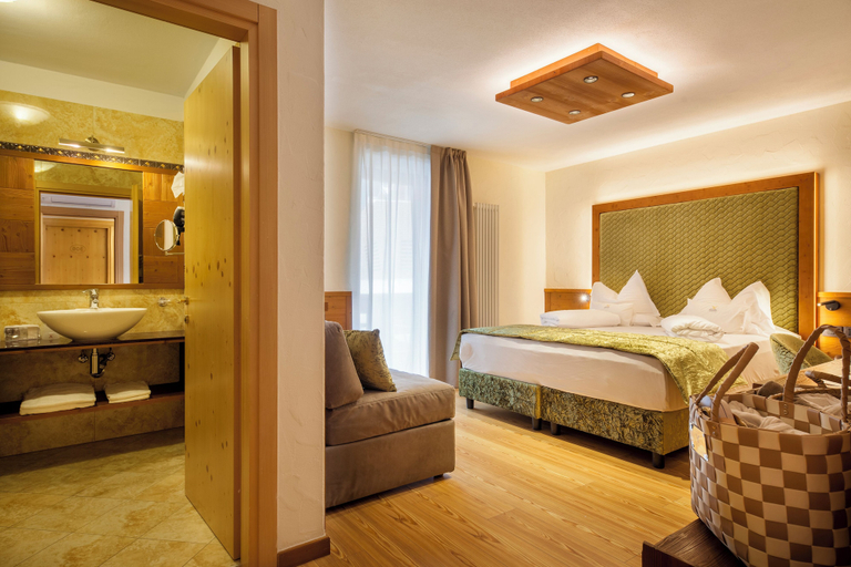 Bedroom 3, ADLER MERYEM wellness hotel, Trento