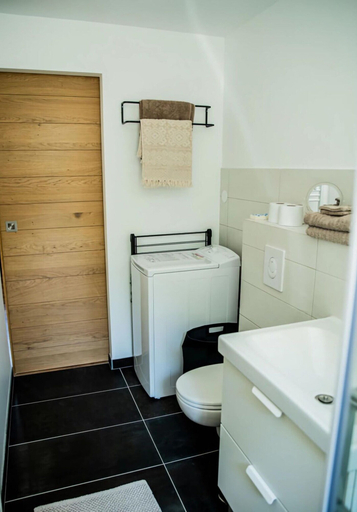 Bathroom 5, Bright, Modern Loft Comfortable Vacation Home, Hérault