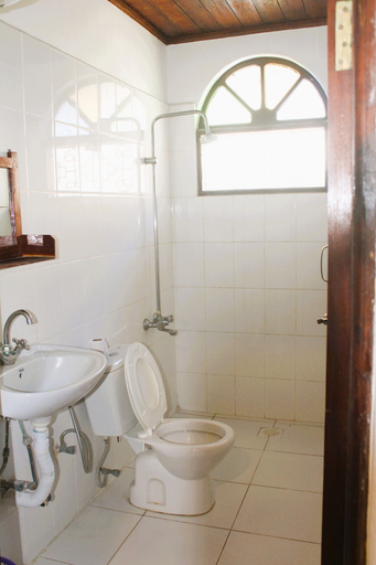 Bathroom 4, Garden Lodge, Mjini