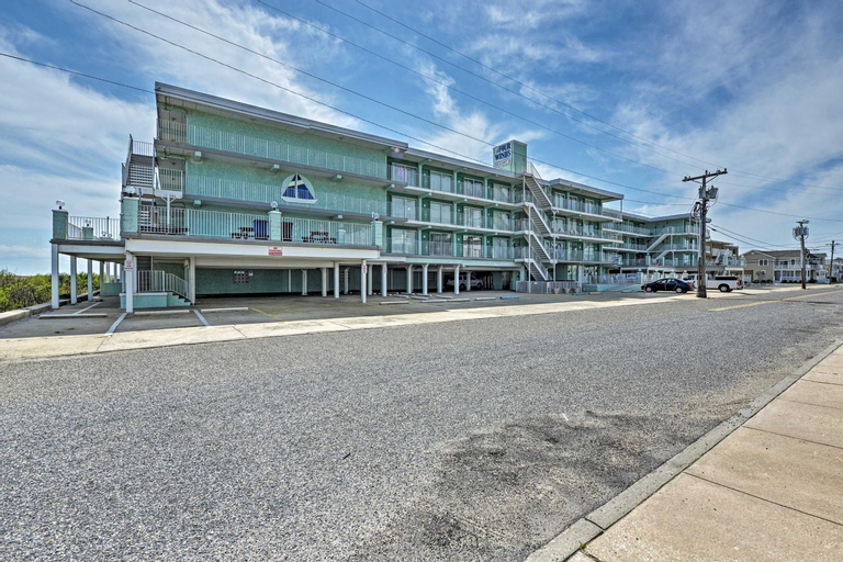 Condo with Pool Access on Wildwood Crest Beach!, Cape May
