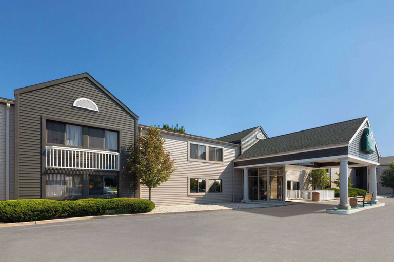 Exterior & Views 2, La Quinta Inn by Wyndham Sheboygan, Sheboygan