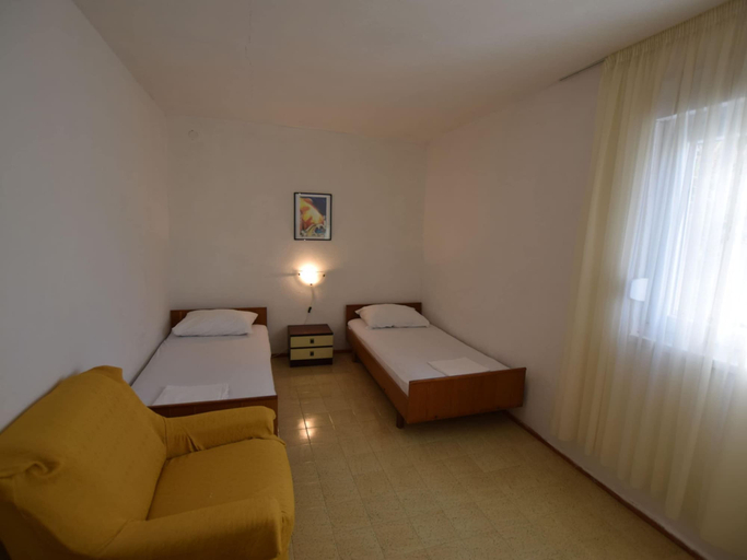 Bedroom 2, Spacious Apartment With Terrace, Near the Beach, Pag