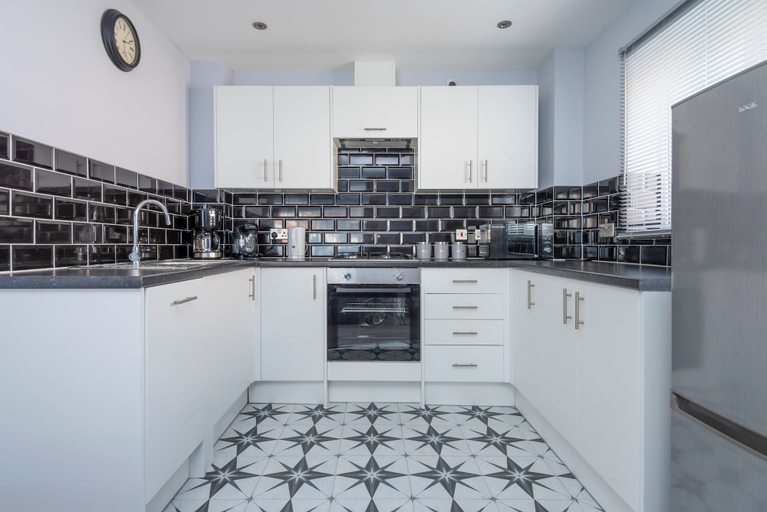 Others 4, Stylish Elegant New Flat 5 Min from Crossrail, London