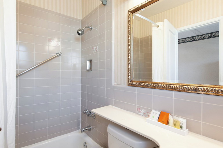 Bathroom 5, Studio City Court Yard Hotel, Los Angeles