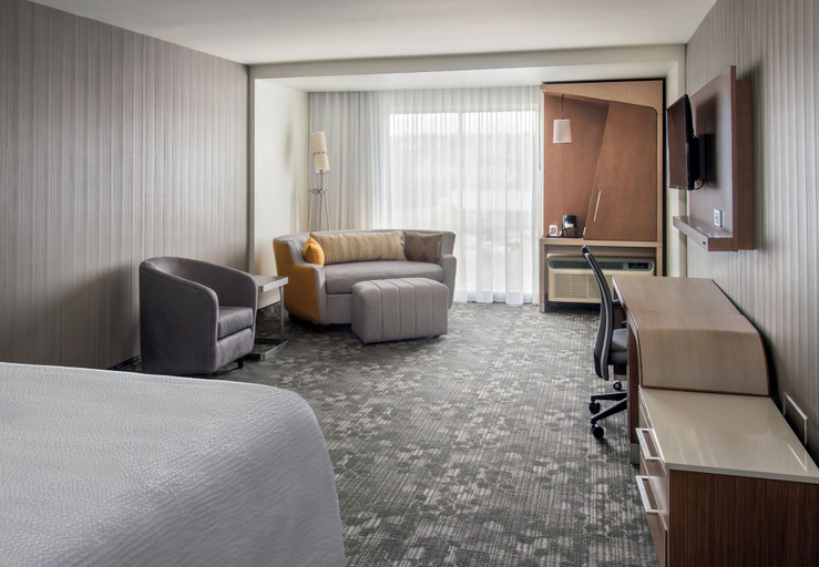 Bedroom 3, Courtyard by Marriott Schenectady at Mohawk Harbor, Schenectady