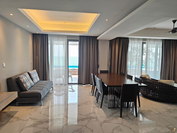 Dining Room 10