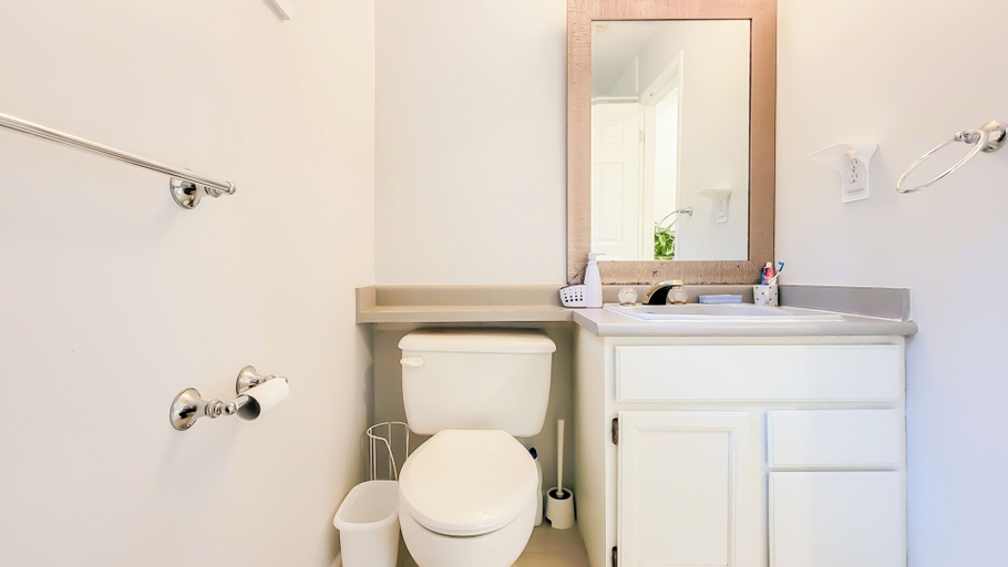 Bathroom 3, Ocean Park B&B, Greater Vancouver