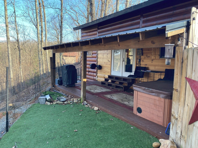 Exterior & Views, Tiny Living, Sevier