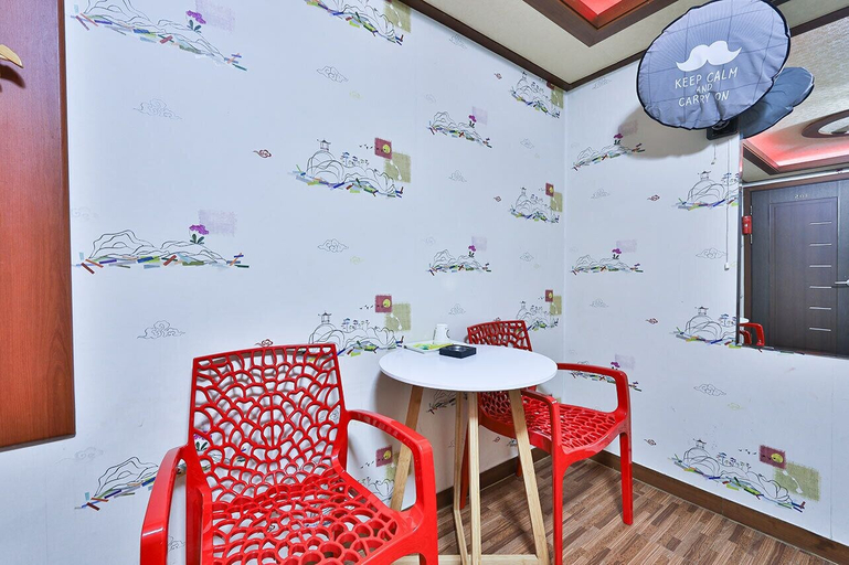 Others 5, Picasso Motel, Jongno
