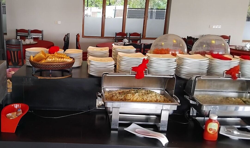 Food & Drinks 5, Rock Royal Hotel & Resort, Kaeb