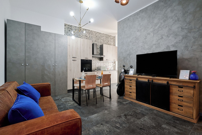 Others 5, City Center Suite, Milano