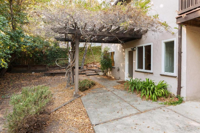 Exterior & Views 1, Large 1 Bedroom Apartment, Home Theater, Fireplace, Alameda