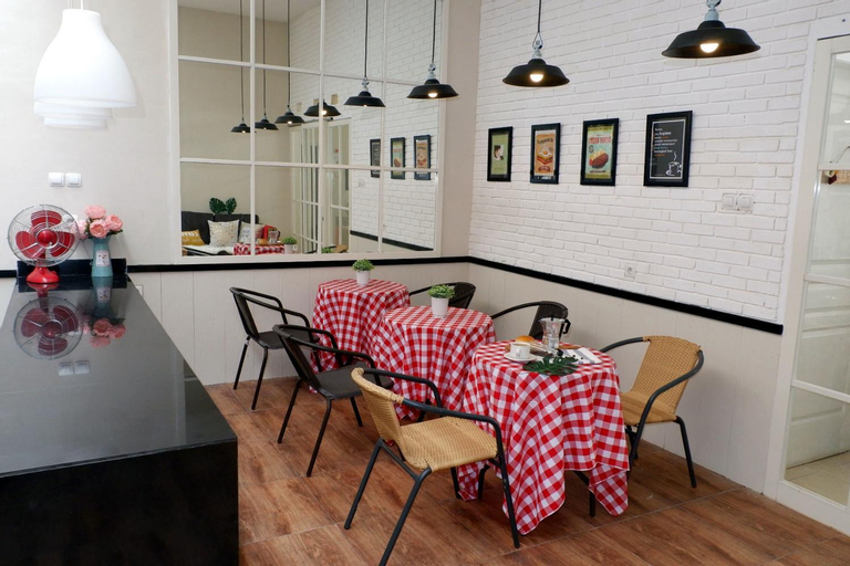 Dining Room 4, Villa Cappuccino, Malang