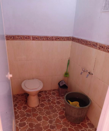 Bathroom 4, OYO Life 3020 Penginapan Citra Rasa, Magetan
