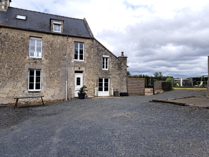 Exterior & Views