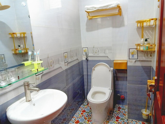 Bathroom 3, Hai Truong Hotel, Côn Đảo