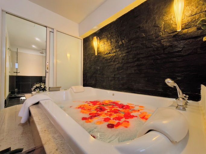 Bathroom 10