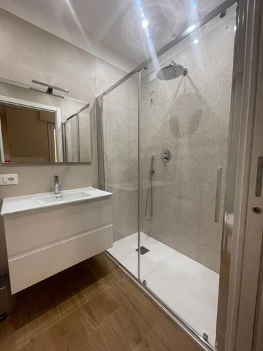 Bathroom 4, HOB Via Rausei, Reggio Di Calabria