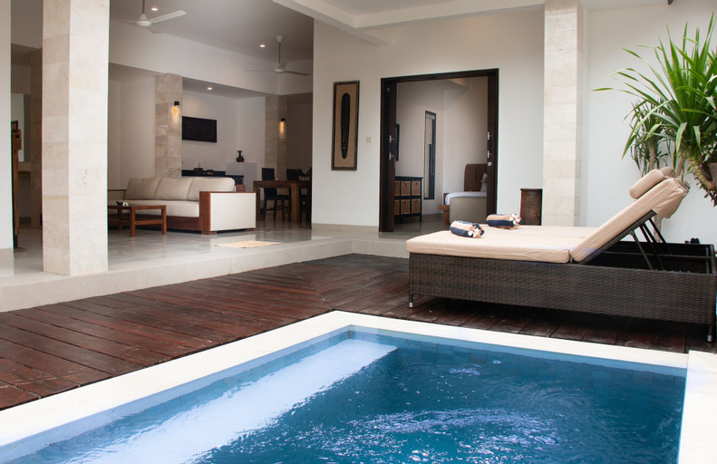 Swimming Pool 25