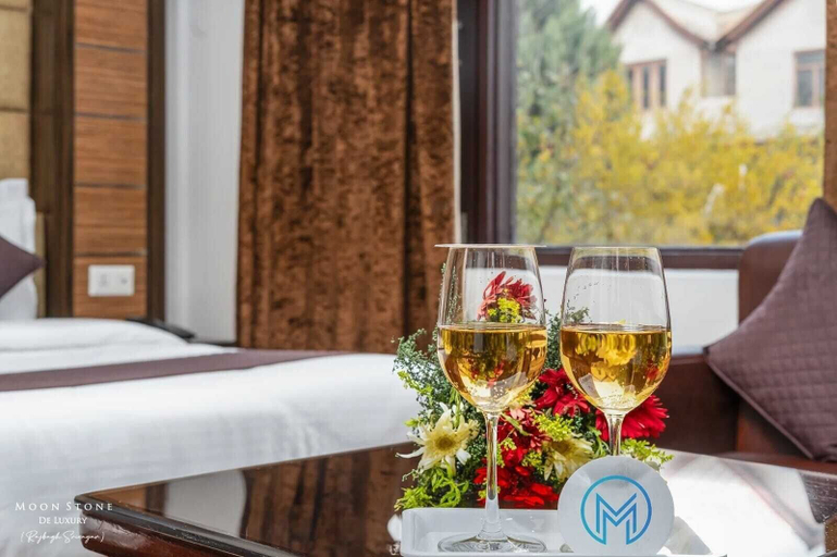 Food & Drinks 5, Hotel Moonstone de luxury, Srinagar