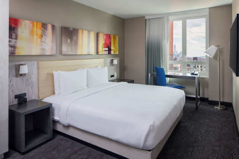 Bedroom 3, DoubleTree by Hilton New York Times Square West, New York