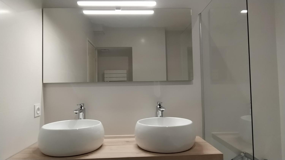 Bathroom 2, Appart ARCAIM, climatise 90m2, 4 chambres, a 200m de la plage, Pyrénées-Orientales