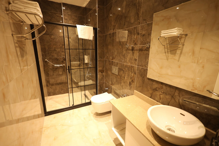 Bathroom 5, Green Roof Hotel, Arnavutkoy