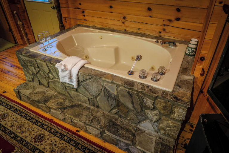 Bathroom 3, Mountainaire Inn and Log Cabins, Watauga