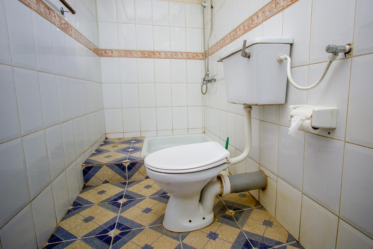 Bathroom 3, Grand Holiday International Hotel, Mbarara