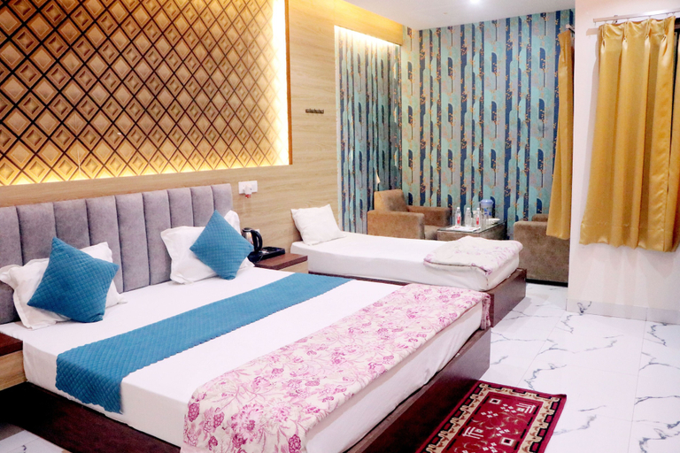 Bedroom 1, RBS Hotel & Restaurant In-Front Ram Temp, Faizabad