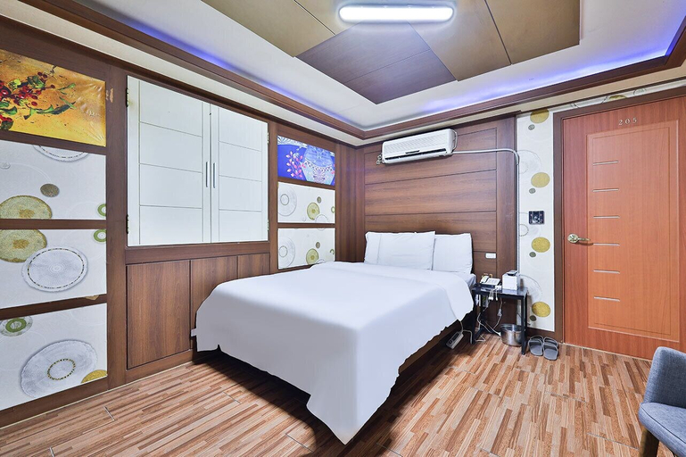 Bedroom 3, Picasso Motel, Jongno
