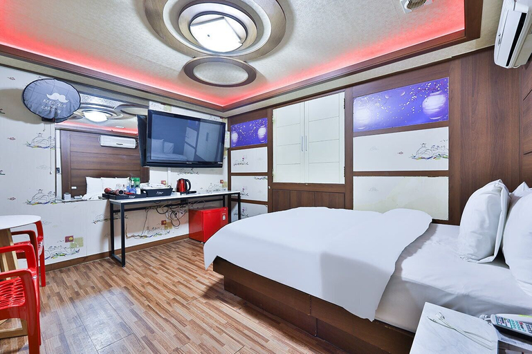 Bedroom 4, Picasso Motel, Jongno