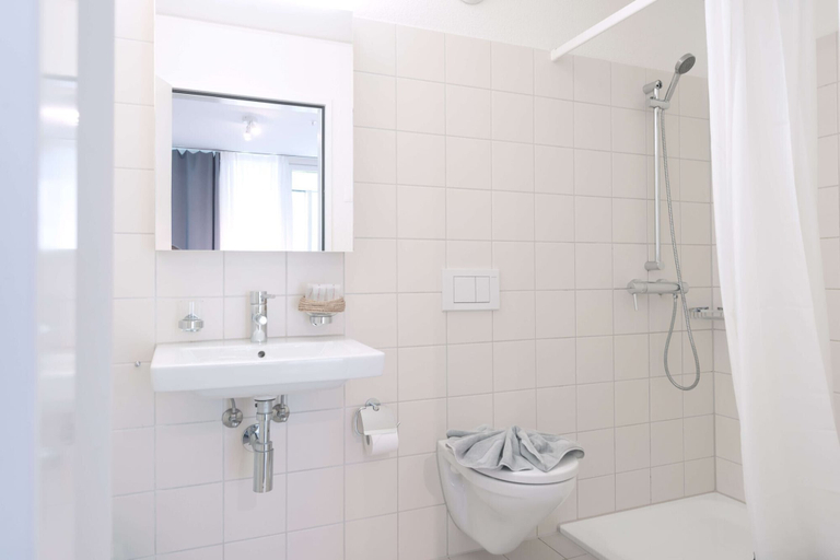 Bathroom 4, Hitrental Allmend Standard Studios, Luzern
