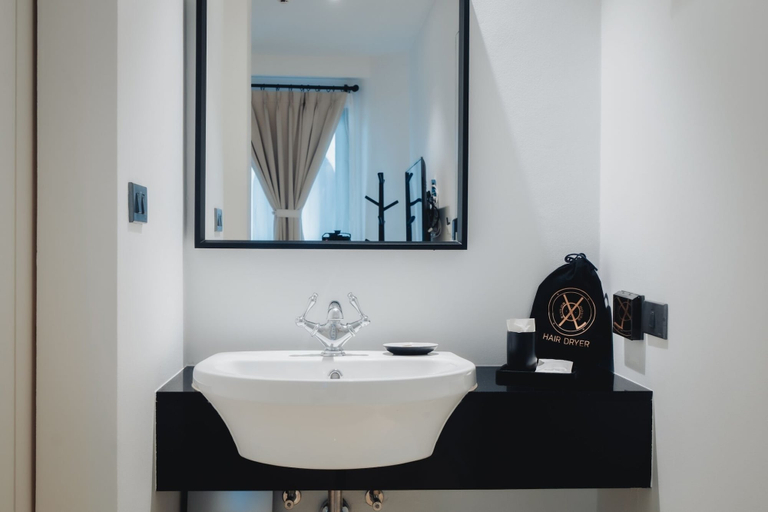 Bathroom 5, Xinlor House, Phuket Island
