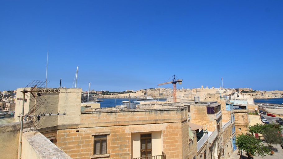 Others 5, Apartment close to Fort Saint Angelo