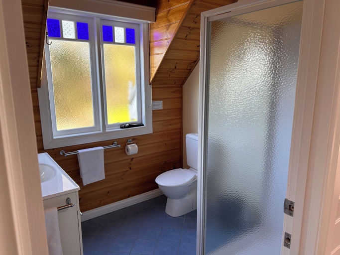Bathroom 3, Sails - Elegant, spacious beach villa, Moyne - South
