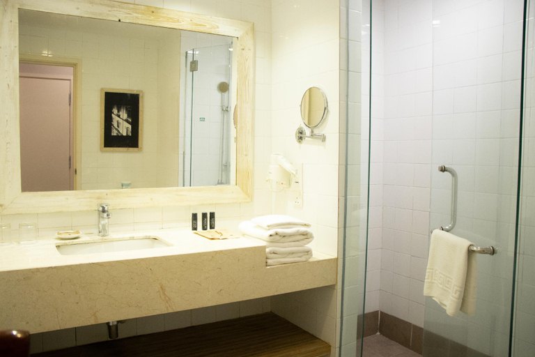 Bathroom 27