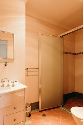 Bathroom 7
