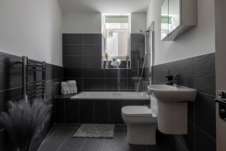 Bathroom 3, Round House Apartments, London