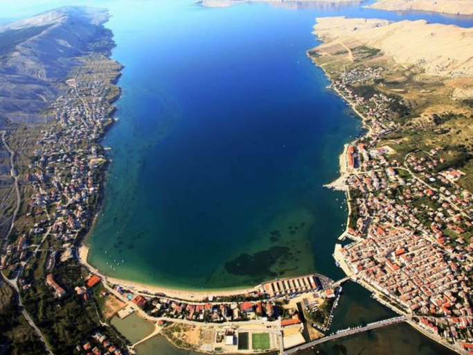 Others 5, Comfortable Apartment With Balcony Near the Beach, Pag