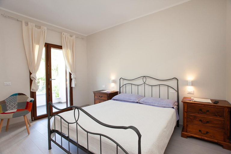 Others 5, Lu Lioni Rooms, Nuoro