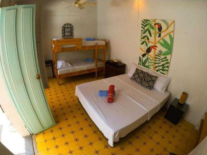 Bedroom 3, Hostal Españolete, Santa Marta (Dist. Esp.)
