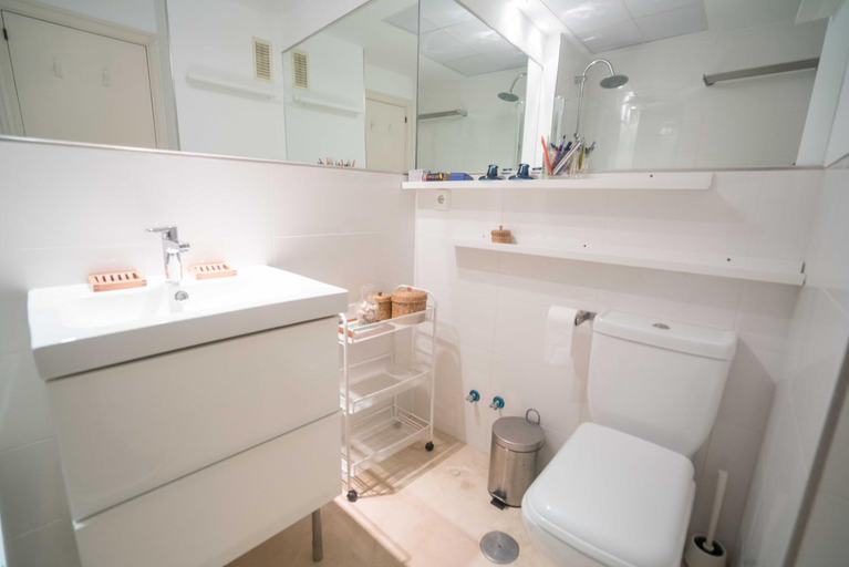 Bathroom 4, Conde Ibarra apartment, Sevilla
