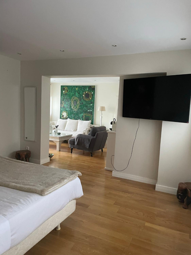 Others 3, Esplendido dormitorio en Suite, Madrid