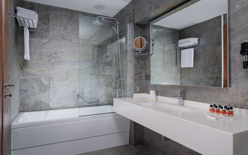 Bathroom 5, Qalaalti Hotel & Spa, Siyəzən