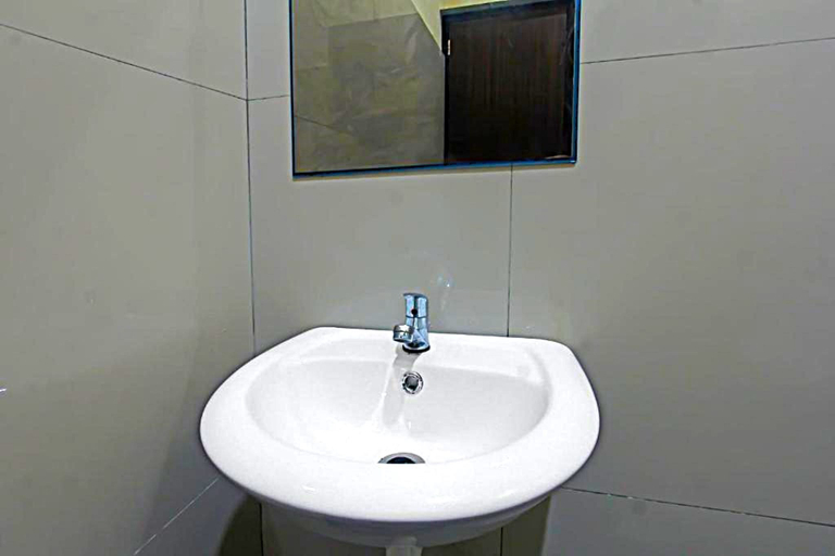Bathroom 3, DJ Home Stay, Lombok